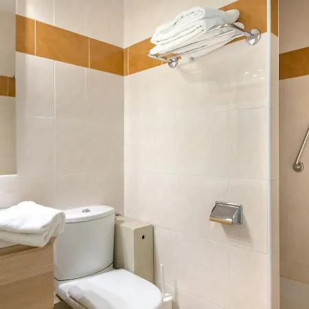 Climatise Proche Plage, Commerces Et Gare Avec Balcon, Parking Et Wifi - Fr-1-466a-5 * Saint-Raphaël