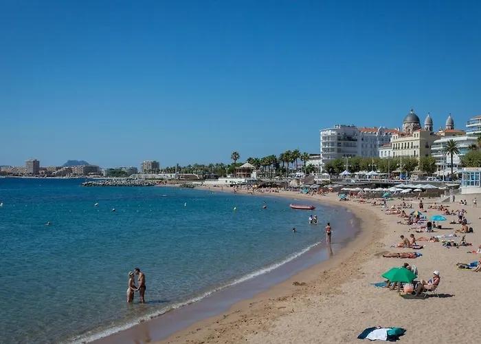 Climatise Proche Plage, Commerces Et Gare Avec Balcon, Parking Et Wifi - Fr-1-466a-5 Apartment Saint-Raphaël